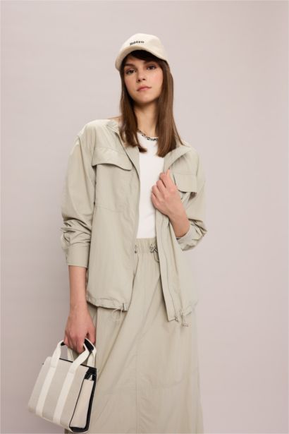 جاكيت كاجوال باراشوت قصة مريحة بجيب