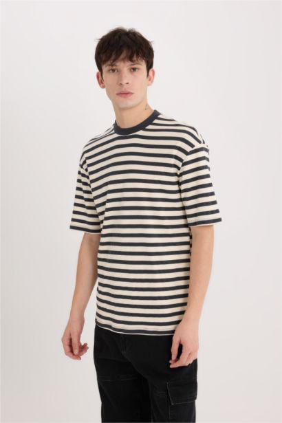 T-shirt boxy rayé à col rond et manches courtes