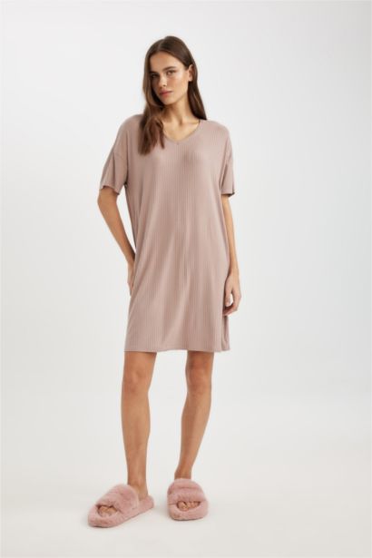 فستان نوم فيسكوز قصة عادية برقبة V