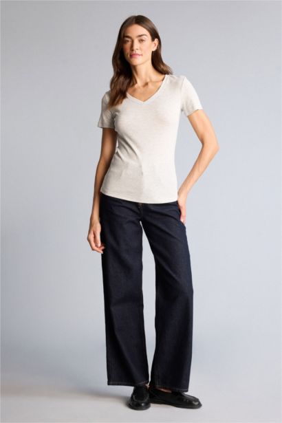 Базовая футболка Regular Fit в рубчик с V-образным вырезом и коротким рукавом