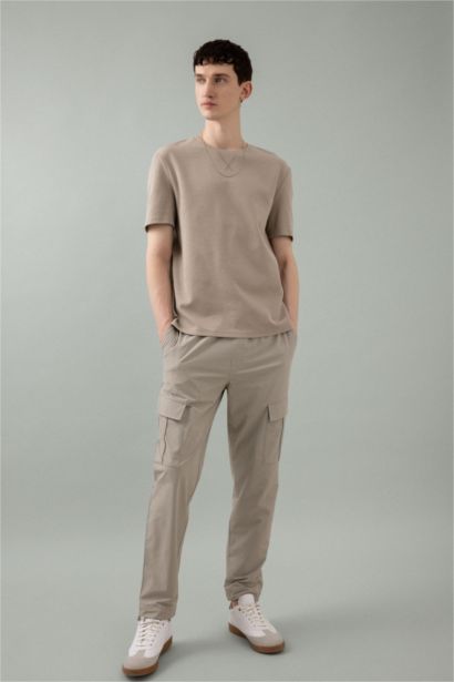 تي شيرت قصة عادية بياقة مستديرة