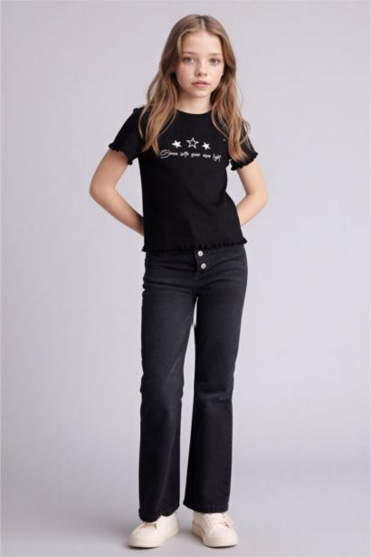 تيشيرت بناتي نص كم مضلع بطبعة شعار سليم فيت