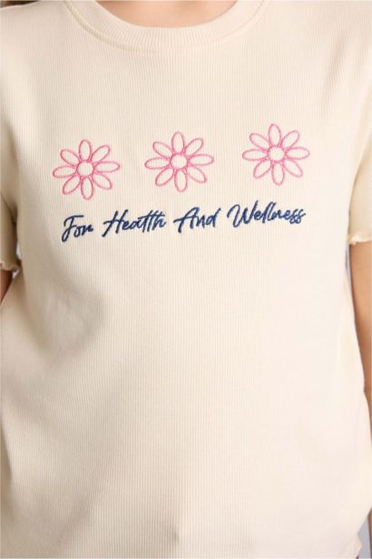 تيشيرت بناتي نص كم مضلع بطبعة شعار سليم فيت