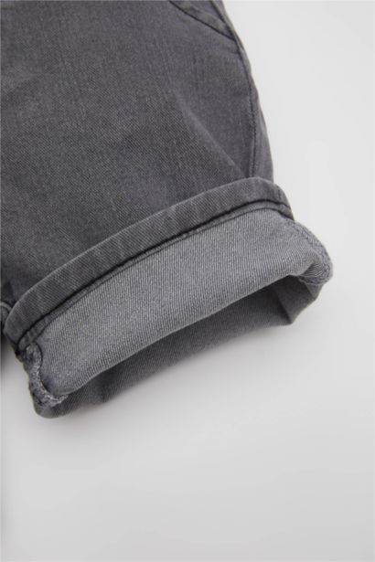 شورت جينز ولادي قصة عادية بساق مطاطي