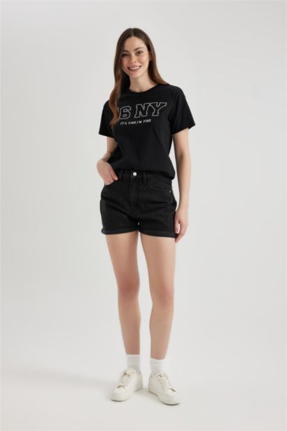 تيشيرت نص ردن مطبوع بقصة عادية