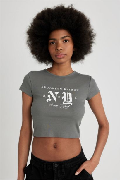 تيشيرت نص ردن مطبوع بياخة مستديرة