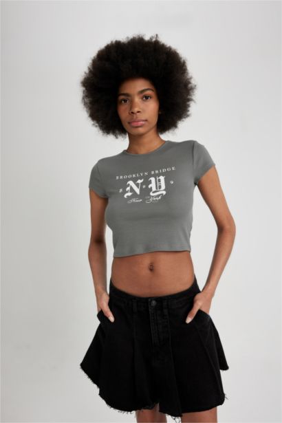 تيشيرت نص ردن مطبوع بياخة مستديرة