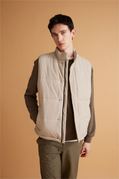 Slim Fit Dar Kesim Astarlı Fermuarlı Çıtçıt Kapamalı Cepli Hafif Mevsimlik Yelek