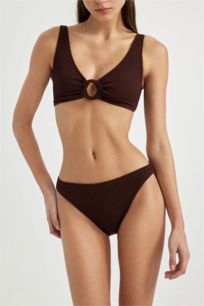 كلوت بكيني قصة عادية من Fall In Love