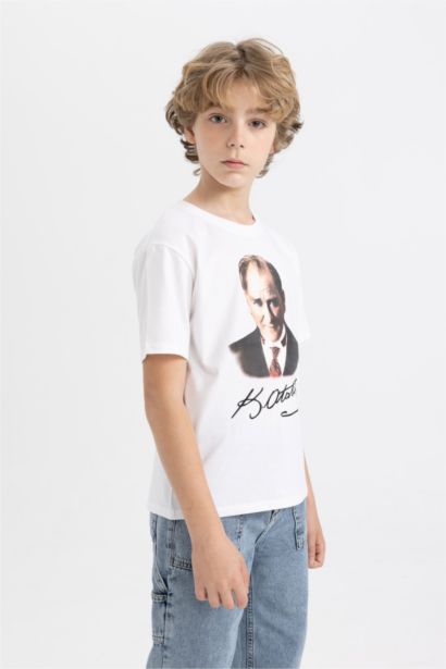 29 Ekim Cumhuriyet Bayramı Bisiklet Yaka Renk Şekil Değiştiren Atatürk Baskılı Kısa Kollu Beyaz Tişört Erkek Çocuk