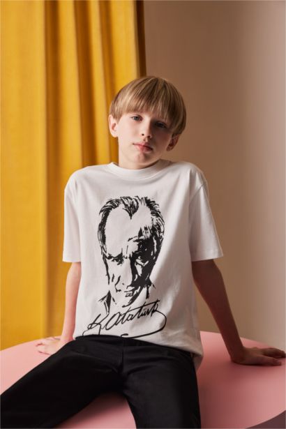 Bisiklet Yaka Atatürk Baskılı Kısa Kollu Tişört Erkek Çocuk