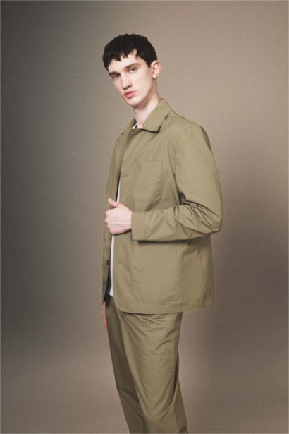 جاكيت براشوت قصة عادية بياقة بولو