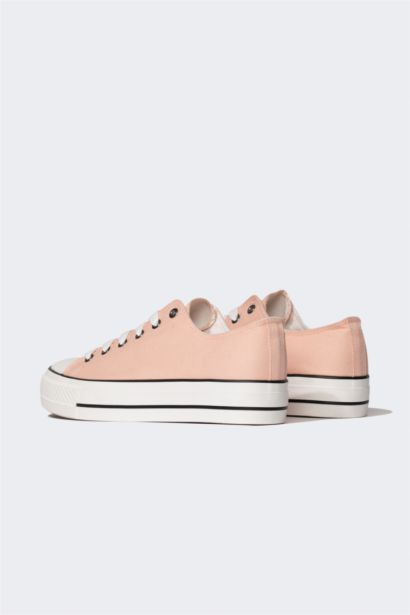 Әйелдерге кроссовка