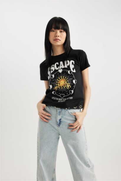 تيشيرت سليم فيت نص ردن ريبانا