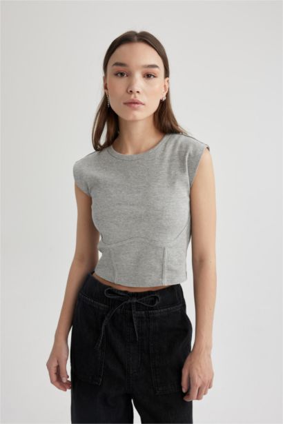 تي شيرت نص كم سليم فيت برقبة مستديرة