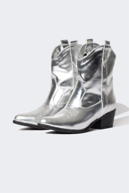 جزمة كاوبوي حريمي لامع بكعب عالي بسوسته