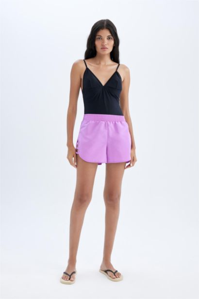 شورت بحر قصة عادية من Fall in Love