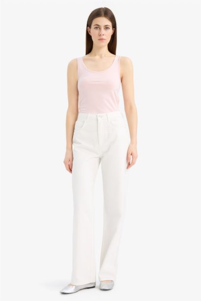 Приталенная базовая майка с круглым вырезом