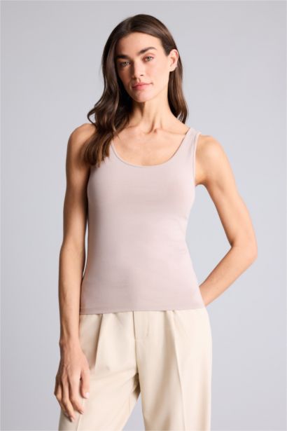 Майка приталенного кроя с круглым вырезом базовый для женщин