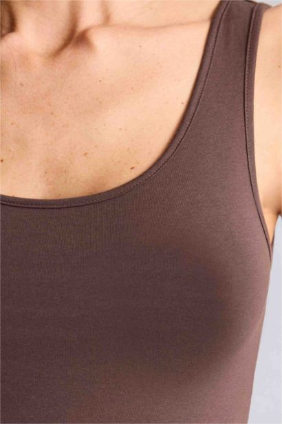 Майка приталенного кроя с круглым вырезом базовый для женщин