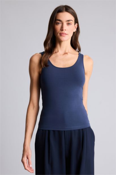 Майка приталенного кроя с круглым вырезом базовый для женщин