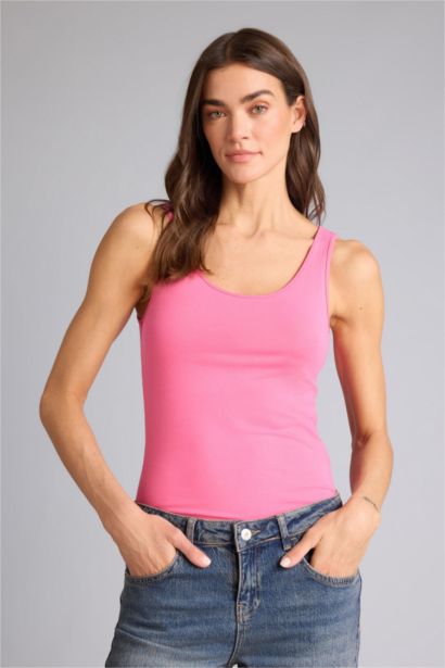Майка приталенного кроя с круглым вырезом базовый для женщин