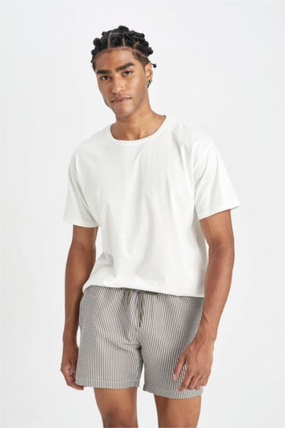 شورت بحر قصير مخطط