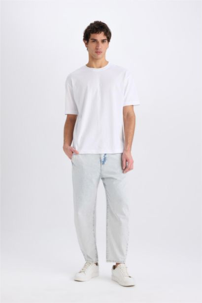 بنطلون جينز قصة فضفاضة برجل ضيقة وخصر عادي