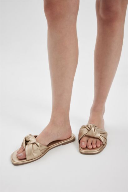 شبشب حريمي جلد صناعي بكعب مسطح