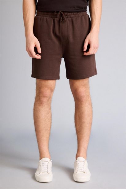 شورت قصة عادية برجل عادية