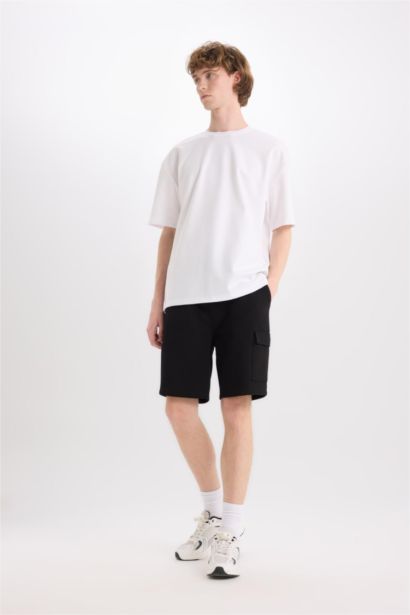 Short droit avec poches cargo à coupe régulière