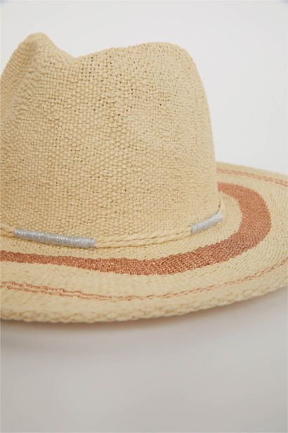 طاقية فيزور حريمي بيج