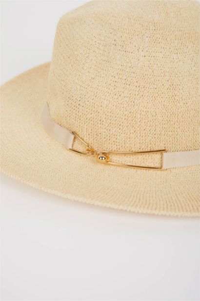 قبعة قش نسائي