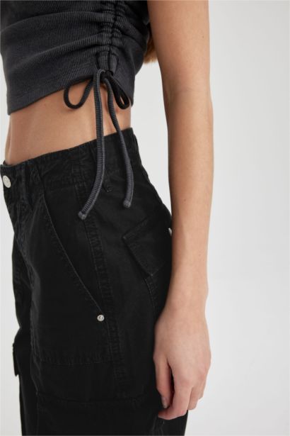 تيشيرت بيزك نص كم سليم فيت بتأثير باهت