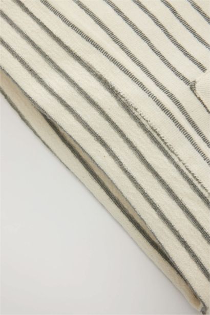 تي شيرت ولادي مخطط كم طويل وقصة عادية