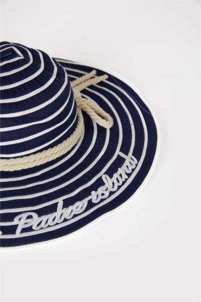 طاقية قش حريمي