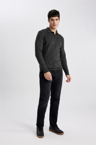 Свитер стандартного кроя с воротником поло