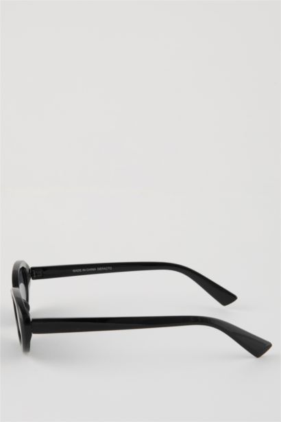 Woman Oval Plastic Sunglasses