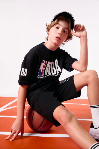 T-shirt oversize NBA Wordmark à col rond et manches courtes pour garçon