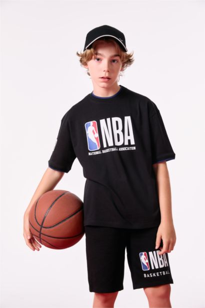 T-shirt oversize NBA Wordmark à col rond et manches courtes pour garçon
