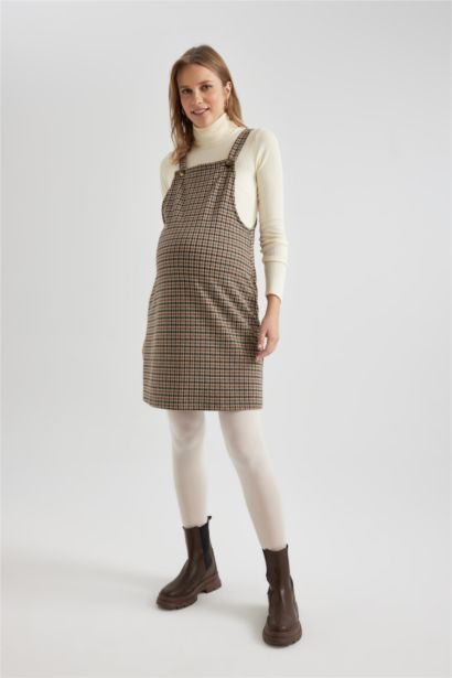 فستان حمل قصة عادية