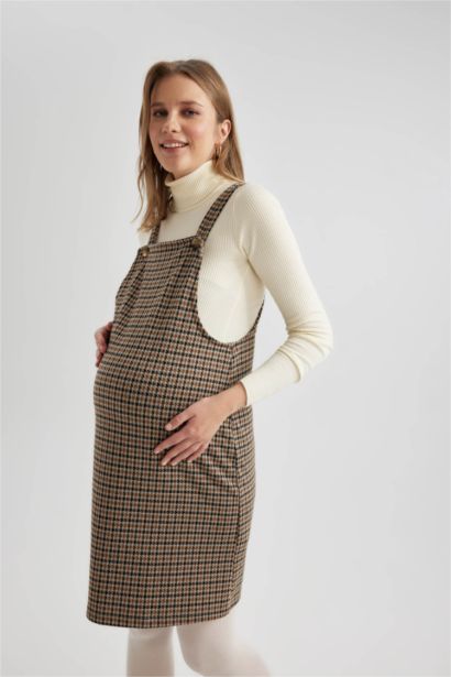 فستان حمل قصة عادية