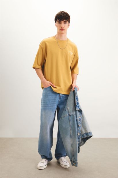 تيشيرت قصة فضفاضة مطبوع برقبة مستديرة