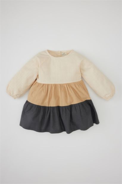 فستان بناتي ذو مظهر كتاني قصة