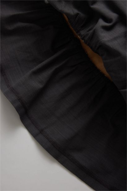 فستان بناتي ذو مظهر كتاني قصة