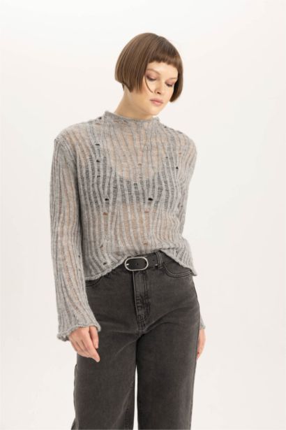 بلوفر قصة مريحة بياقة عالية