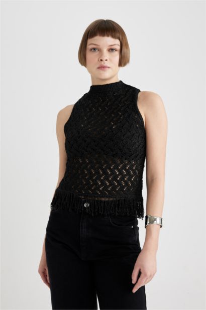 Relax Fit Crew Neck Sleeveless Blouse