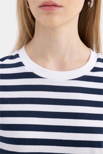 فستان قصير ممشط نص كم بياقة مستديرة