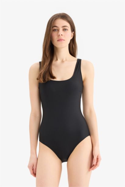 مايو بقصة عادية من Fall in Love