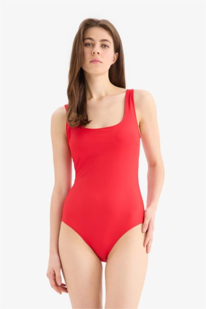 مايوه قصة عادية من Fall in Love